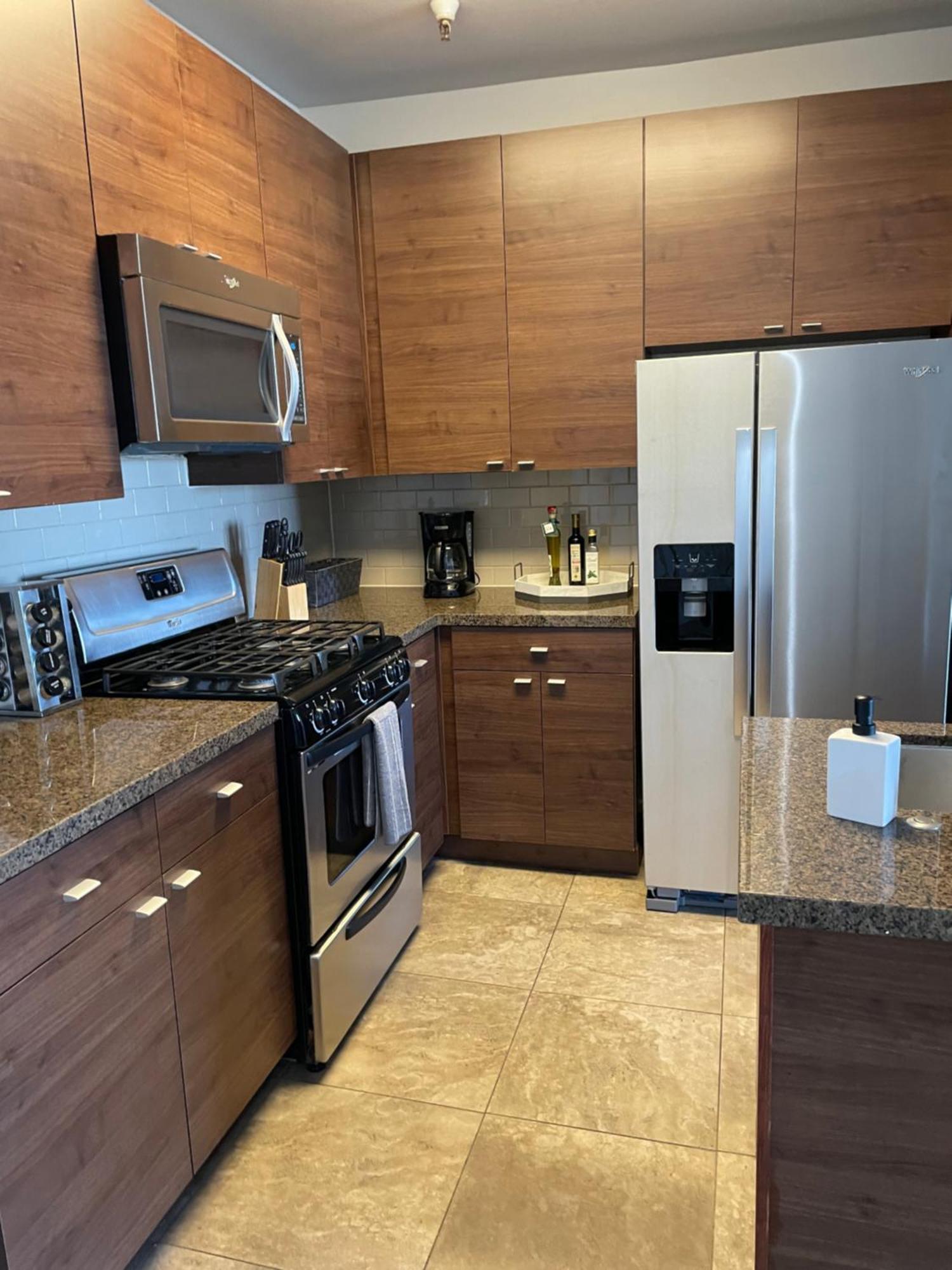 Casa Marina - Modern-luxe, Gated, Parking, Tranquil, 2 Master In Mdr Apartment