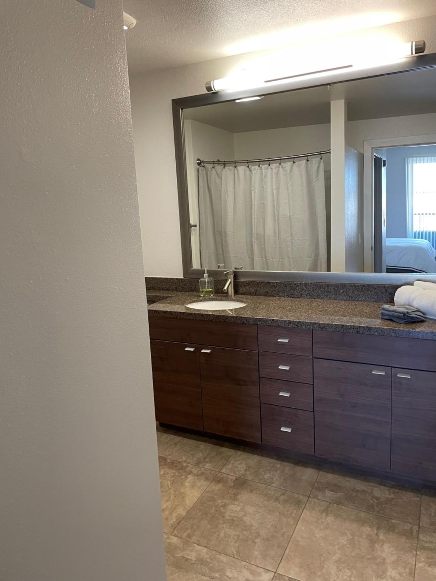 Casa Marina - Modern-luxe, Gated, Parking, Tranquil, 2 Master In Mdr Apartment Los Angeles