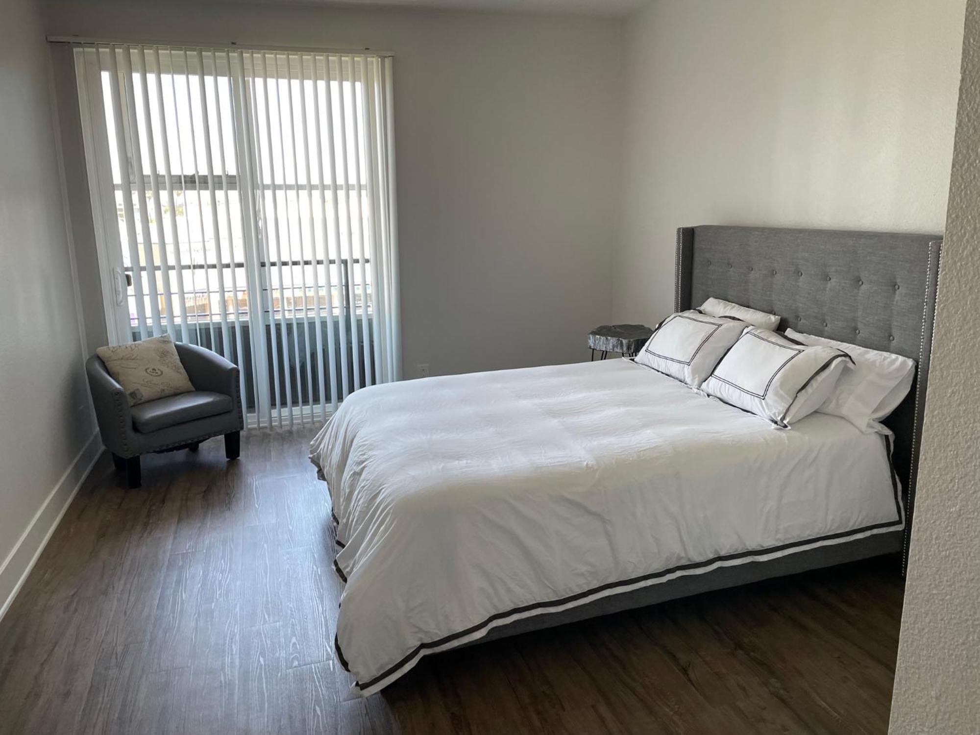 Casa Marina - Modern-luxe, Gated, Parking, Tranquil, 2 Master In Mdr *