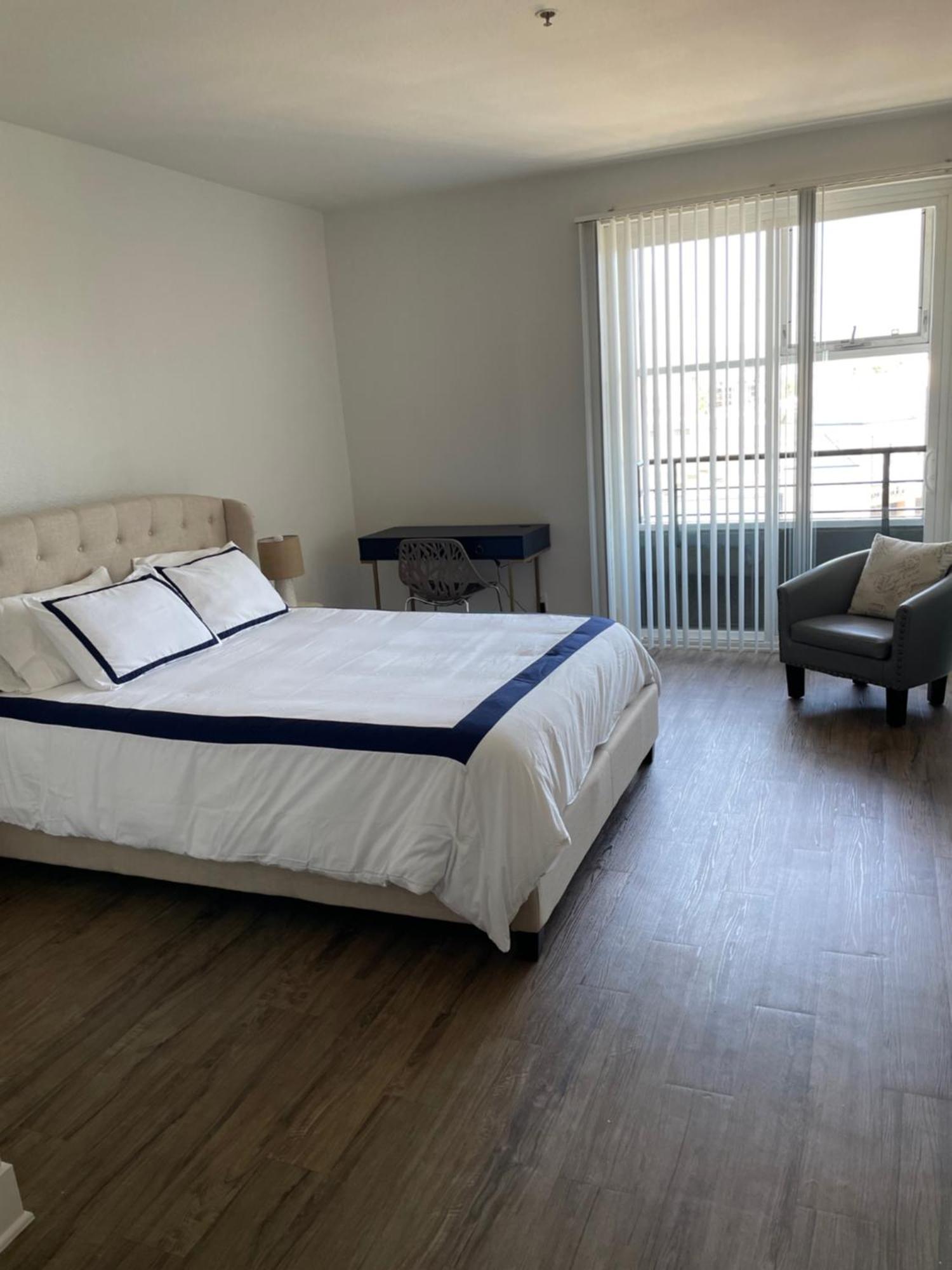Casa Marina - Modern-luxe, Gated, Parking, Tranquil, 2 Master In Mdr Apartment *